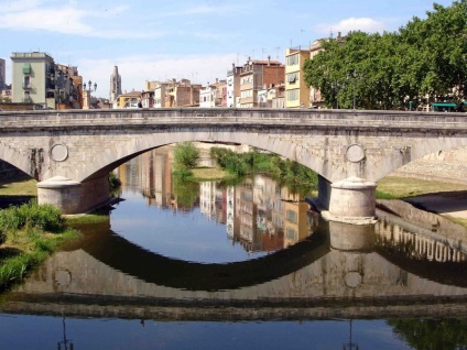 Girona - oraș pitoresc în Spania (intrare bilet de euro) Girona - un oraș pitoresc în Spania