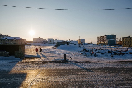 Viața pe marginea pământului (sol) Viața pe marginea pământului