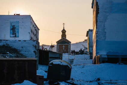 Viața pe marginea pământului (sol) Viața pe marginea pământului