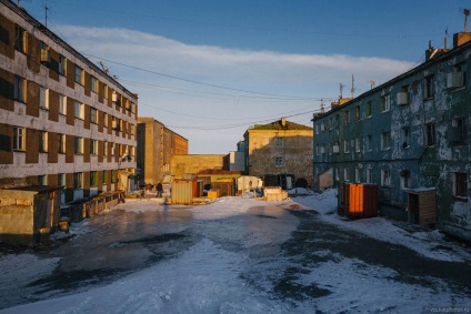 Viața pe marginea pământului (Northern Route Sea) Viața pe marginea pământului