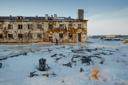 Viața pe marginea pământului (sol) Viața pe marginea pământului