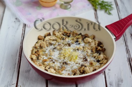 Julien în tartlet cu ciuperci si pui - reteta cu fotografii (julienne în tartlet cu ciuperci și carne de pui) Julien în tartlet cu ciuperci si pui - reteta cu fotografii