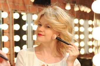 Jurnalul de cosmetice alura se închide, makeupmania (PR-manager de formarea reporter) Revista despre cosmetice alura închisă, makeupmania