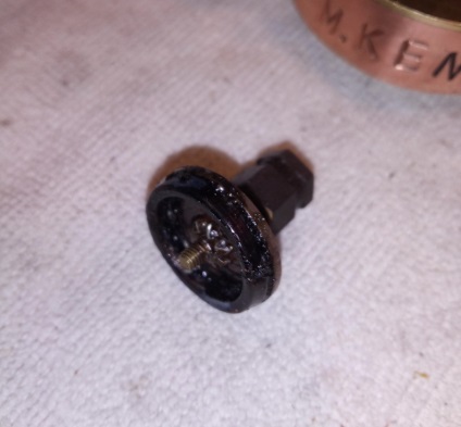 Petrol brichetă cu propriile sale mâini (Dremel cu o perie de sârmă) Petrol brichetă cu propriile sale mâini
