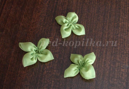 Flori de panglici de satin cu mâinile lor (flori, cu propriile sale mâini) Flori de panglici de satin, cu mâinile lor