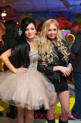 Daria Pynzar și magazinul Pynzar (Daria) Daria Pynzar și magazin Pynzar