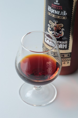 Vin Iremel balsam Bashkir, rădăcină de cocktail - uri (Iremel) Vin Iremel balsam Bashkir, rădăcină de cocktail - uri