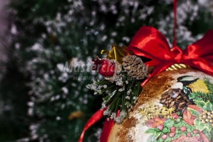 Crăciun mingea din papier-mache cu mâinile lor (papier-mache) Crăciun mingea din papier-mache cu mâinile lor