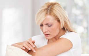 A scăpa de durere în mână (consultați imediat un medic) A scăpa de durere în mâinile sale