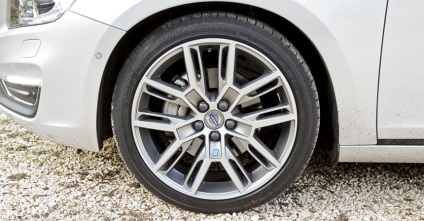 După cum Sportpaket Polestar schimbă caracterul Volvo serial (XC60 Volvo) După cum Sportpaket Polestar schimbă caracterul de serie Volvo
