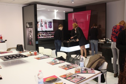 Cum lucrurile lucrează în industria cosmetică - Plant INTERCOS, elia chaba (INTERCOS) Cum lucrurile lucrează în industria cosmetică - INTERCOS de plante, Elia Chaba