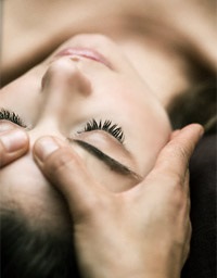 Masaj facial (degetele mangaindu) masaj facial