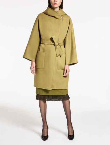 Max Mara colectare strat de toamna-iarna 2016-2017 la Milano (Milano) Coat colecția Max Mara toamna-iarna 2016-2017 la Milano