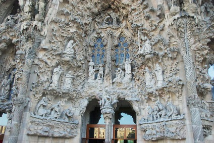 Sagrada Familia (Sagrada Familia într-adevăr) Sagrada Familia