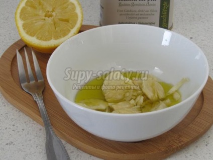 Salata de fasole, roșii și biscuiți (tomate) Salata de fasole cu rosii si crutoane