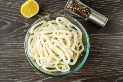 Salata cu calmari și castravete (salata festiv este simplu și gustos) Salata cu calmari și castravete