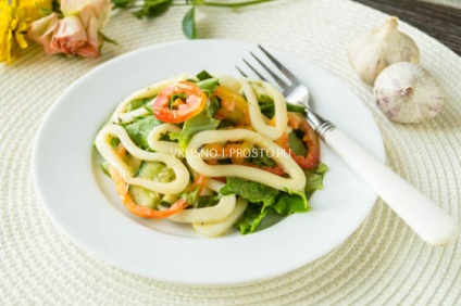 Salata cu calmari și castravete (rețete dietetice) Salata cu calmari și castravete