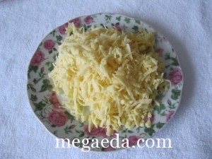 salată Crabsticks, brânză și porumb (crab) Salata cu bastoane crab, brânză și porumb