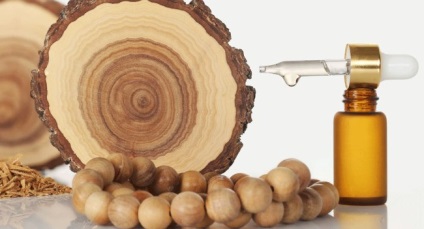 Sandalwood addunya ulei - cerere (lemn de santal) Sandalwood addunya ulei - aplicatie