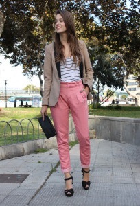 Din ceea ce sa poarte pantaloni roz de revizuire, arta de a fi o femeie (pantaloni) Din ceea ce sa poarte pantaloni roz de revizuire, arta de a fi femeie