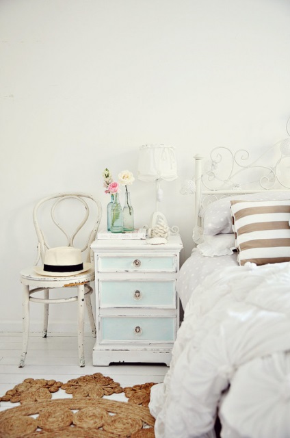 Imaginea veche de mobilier, înainte și după (după) Imaginea veche de mobilier înainte și după