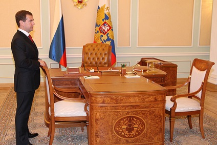 Plimbare cu barca pe birouri - în cazul în care președintele SUA este de lucru mobilier de birou și tot în jurul ei (Desk Resolute „Resolute“) Plimbare cu barca pe birouri - în cazul în care președintele SUA este de lucru mobilier de birou și totul în jurul ei