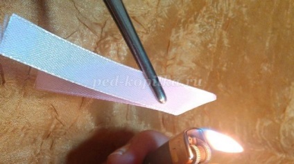 Broșă în arta kanzashi mâinile proprii (kanzashi) Broșă în arta kanzashi mâinile proprii