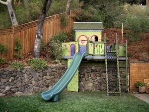 Casă de joacă pentru a da propriile mâini - o fotografie exemple (casă) Casă de joacă pentru grădină, cu propriile sale mâini - exemple Foto