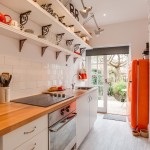 bucătărie de design îngust anunță o lungime un pic mai mult și o sală de mese de dimensiuni mici (bucatarie) bucătărie de design îngust anunță o lungime un pic mai mult și o sală de mese de mici dimensiuni