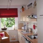 bucătărie de design îngust anunță o lungime un pic mai mult și o sală de mese de dimensiuni mici (proiectare) bucătărie de design îngust anunță o lungime un pic mai mult și o sală de mese de mici dimensiuni