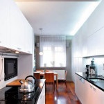 bucătărie de design îngust anunță o lungime un pic mai mult și o sală de mese de dimensiuni mici (mici) bucătărie de design îngust anunță o lungime un pic mai mult și o sală de mese de mici dimensiuni