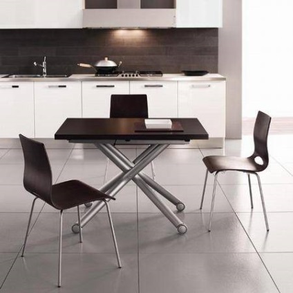 Design-ul bucătăriei înguste de finisare un pic de lungime mai mare și o sală de mese de dimensiuni mici (de design de mica bucătărie revista alungit lung, îngust) bucătărie de design îngust anunță o lungime un pic mai mult și o sală de mese de mici dimensiuni