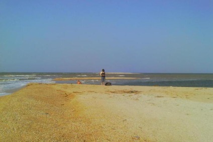 Dolzhanskaya scuipat plajele Mării Azov, centre de recreere (xhosa) Dolzhanskaya scuipat plaje, centre de recreere Marea Azov