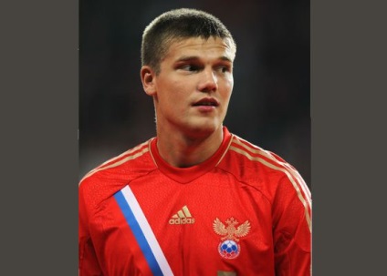 Igor Denisov (fotbalist) biografie, stiri, foto, soția (Igor) Igor Denisov (fotbalist) biografie, stiri, foto, soția
