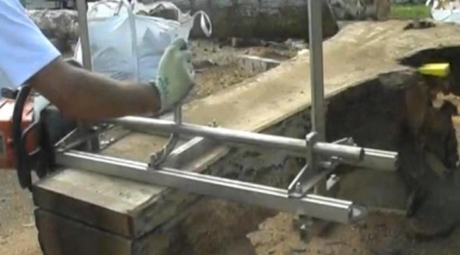 Ca un ferăstrău cu lanț pentru busteni de gater in cherestea (cherestea) Ca un ferăstrău pentru gater în cherestea
