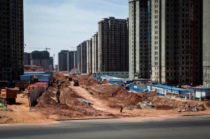 Unii chiriași sunt în așteptare pentru orașe goale construite în China (6 fotografii)