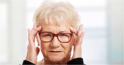 Pe măsură ce oamenii văd primele simptome de astigmatism, siluete de distorsiune (Astigmatismul destul de des) Pe măsură ce oamenii văd primele simptome de astigmatism, siluete de distorsiune