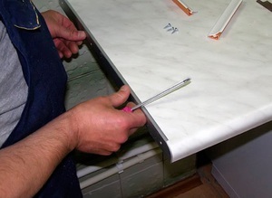 Cum se schimba șorț și Tablă de bucătărie în special costul de înlocuire a lucrărilor și de ajutor (tăblia mesei) Cum se schimba șorț și Tablă de bucătărie în special costul de înlocuire a lucrărilor și utile