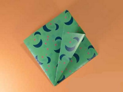 Cum de a face origami pom de Crăciun, simplu, pufos, modular, cu propriile sale mâini (Ia o foaie pătrată) Cum de a face origami pom de Crăciun, simplu, pufos, modular, cu propriile lor mâini