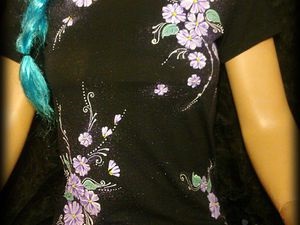 Cum sa faci un tablou colorat cu vopsele acrilice pe un tricou de culoare închisă - Masters Fair - manual (idee) Cum sa faci un tablou colorat cu vopsele acrilice pe un tricou de culoare închisă - Masters Fair - Mână