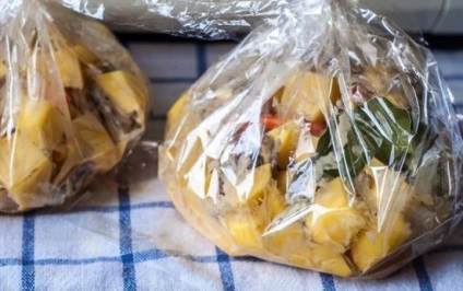 Cartofi cu ciuperci în manșonul în rețetele de carne manșon cu ciuperci și cartofi (cartofi) Cartofi cu ciuperci într-un manșon de rețete pentru carne într-un manșon cu ciuperci și cartofi