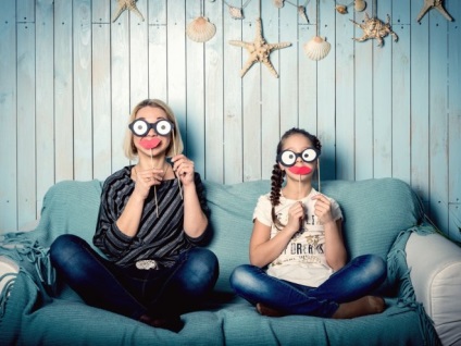 Nu trebuie să fiu un prieten pentru fiica ei, un expert în femeie (mama si fiica) Am nevoie să fie un prieten pentru fiica ei, un expert doamnă