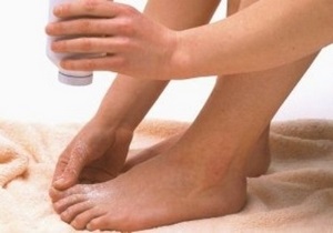 picioare transpirate (hiperhidroza) (picioare de transpirație picior de îngrijire modul de îngrijire picior picior baie de putere iontoforeza hiperhidroză) picioare transpirate (hiperhidroză)