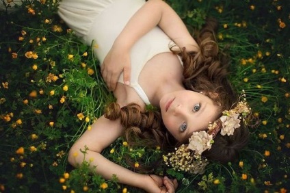 Pose pentru o sedinta foto în pădure, pozează pentru o ședință foto în pădure în toamna (toamna) Pose pentru o sedinta foto în pădure, pozează pentru o ședință foto în pădure, în toamna anului