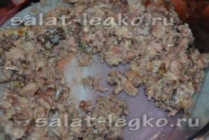 Salata cu saury conserve, ou și castravete (morcovi) Salata cu saury conserve, ouă și castravete