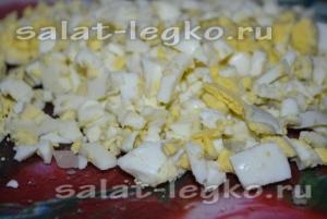 Salata cu saury conservate, ou și castravete (ou) Salata cu saury conserve, ouă și castravete