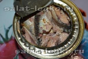 Salata cu saury conserve, castravete și ou (ou) Salata cu saury conserve, ouă și castravete