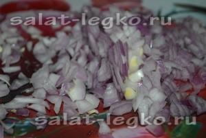 Salata cu saury conservate, ou și castravete (mărar) Salata cu saury conserve, ouă și castravete