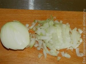 dovlecel pui înăbușită (vase dietetice) Carne de pui cu dovlecei
