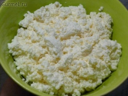 Curd microundelor (vase) Branza de vaci în cuptorul cu microunde